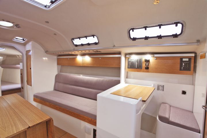 M.A.T. 12 12.45 m IRC Cruiser / Racer  Central Cabin