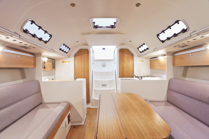 M.A.T. 12 12.45 m IRC Cruiser / Racer  Accomodation